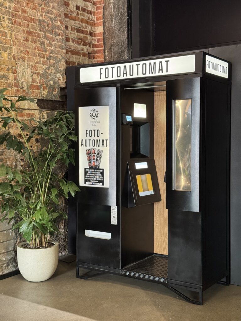 Fotoautomat im Fotografiska Berlin Haus Tacheles