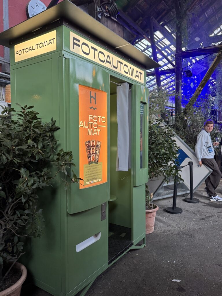 Fotoautomat im Haus am Fluss Zürich